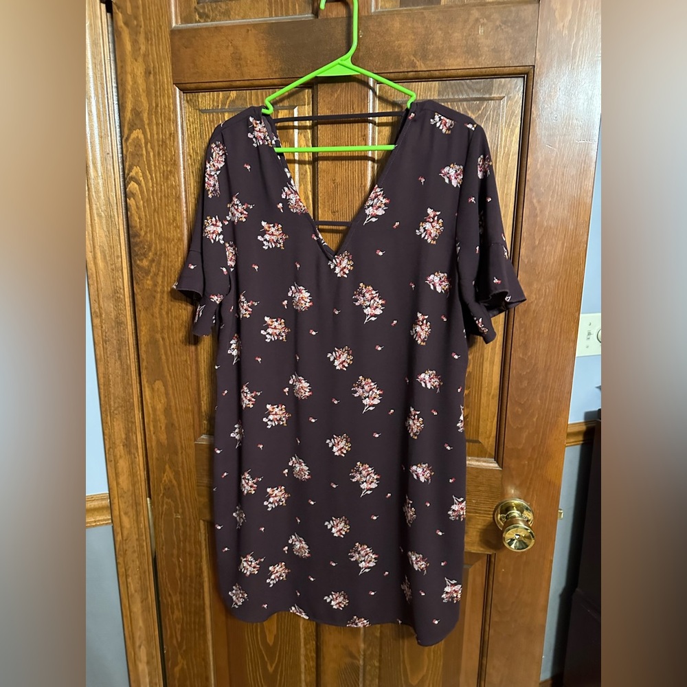 Dress woman’s maroon with flower details